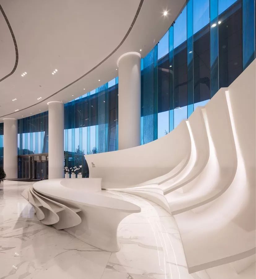 新力地产与9001cc金沙以诚为本为南昌新力中心打造了4.2m高阔层高、地下双层超大专属车库