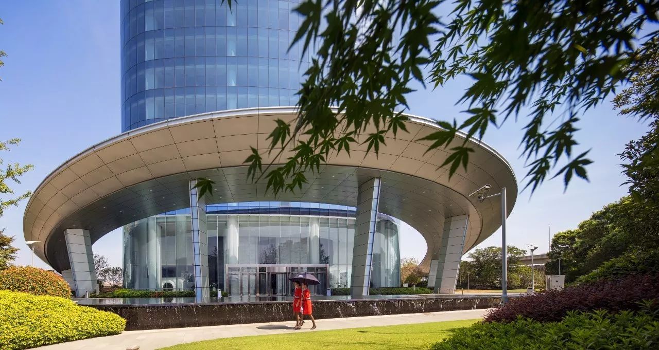 南昌新力中心塔楼直接落地，无裙房