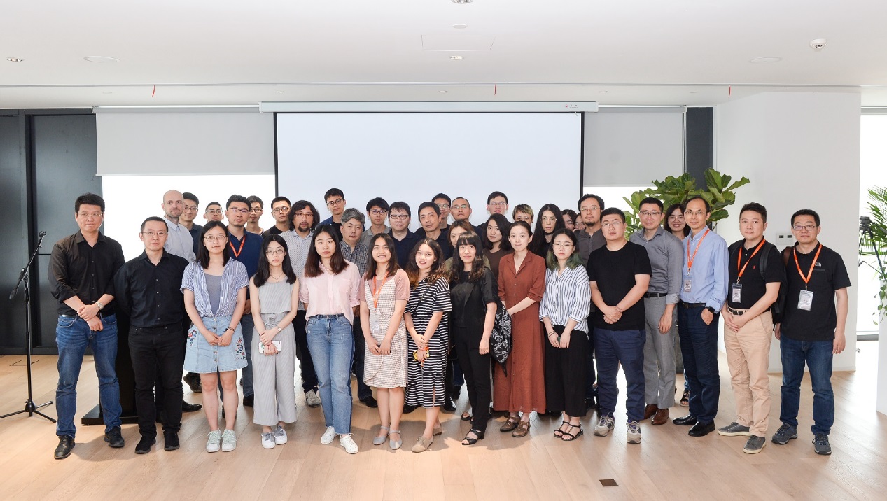 2018结合毕业设计师生代表与评审嘉宾集体合影