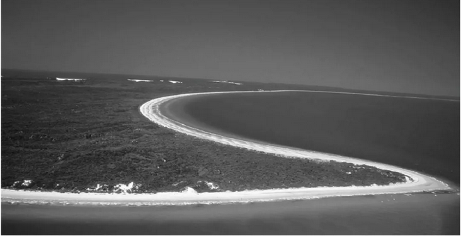 阐发海岸线的升沉感